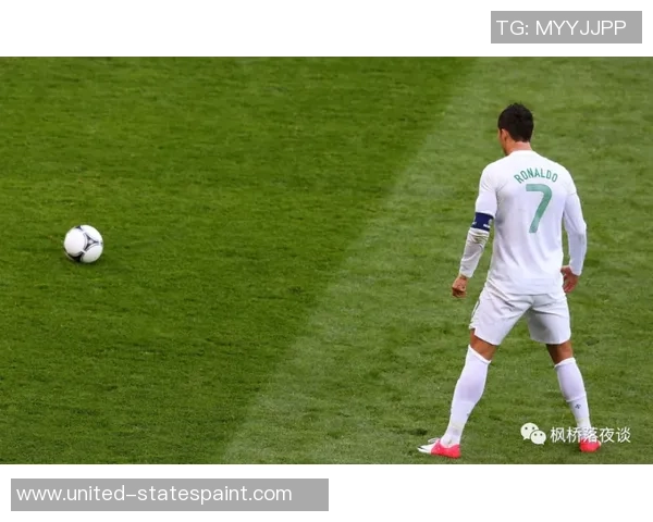 足球球星磁吸现象揭秘：为何顶级球员总能吸引全球球迷关注